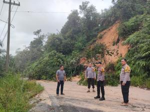 Jalan Lintas Tertutup Longsor, Masyarakat Diimbau Cari Jalur Alternatif